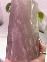 Load image into Gallery viewer, (E Dusty Rose) Rose Quartz tower w/flash