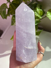 Load image into Gallery viewer, (C Lilac Frost) Lavender Quartz tower