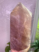 Load image into Gallery viewer, (H 4.3lbs Antique Rose) Rose Quartz tower w/flash
