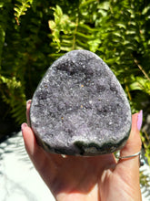 Load image into Gallery viewer, Amethyst cut base C
