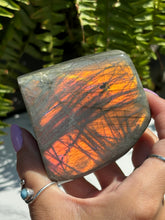 Load image into Gallery viewer, Labradorite G
