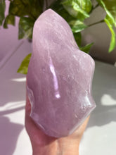 Load image into Gallery viewer, (S 2.6 lbs small chip on side discounted) Lavender flame w/flash
