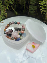 Load image into Gallery viewer, Satin spar Jewelry box (comes with confetti)
