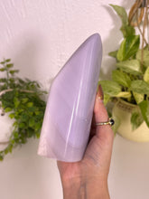 Load image into Gallery viewer, Lavender Flourite freeform

