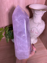 Load image into Gallery viewer, (K 4.5lbs Lavender milk) Lavender Quartz Tower
