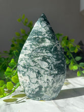 Load image into Gallery viewer, Moss Agate flame C
