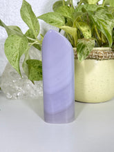 Load image into Gallery viewer, Lavender Flourite freeform
