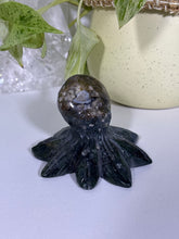 Load image into Gallery viewer, Moss Agate octopus Q
