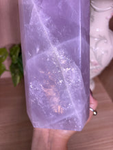 Load image into Gallery viewer, (K 4.5lbs Lavender milk) Lavender Quartz Tower
