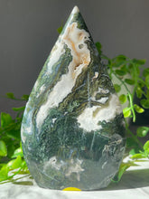 Load image into Gallery viewer, Moss Agate flame B
