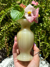 Load image into Gallery viewer, Onyx vase B
