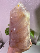 Load image into Gallery viewer, (H 4.3lbs Antique Rose) Rose Quartz tower w/flash
