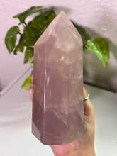 Load image into Gallery viewer, (F Twilight Rose) Rose Quartz tower w/flash

