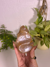 Load image into Gallery viewer, Peach Moonstone flame
