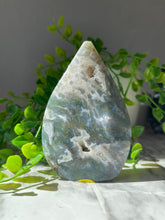 Load image into Gallery viewer, Moss Agate flame E
