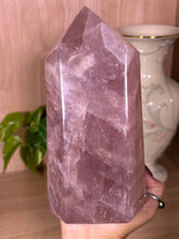 Load image into Gallery viewer, (H 4.3lbs Antique Rose) Rose Quartz tower w/flash
