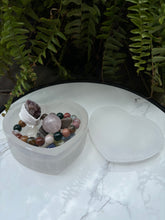 Load image into Gallery viewer, Satin spar Jewelry box (comes with confetti)
