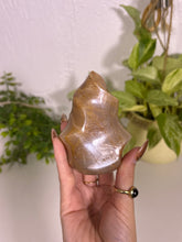 Load image into Gallery viewer, Peach Moonstone flame
