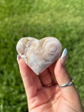 Load image into Gallery viewer, Flower Agate heart J
