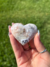 Load image into Gallery viewer, Flower Agate heart R
