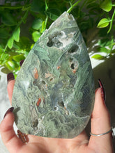 Load image into Gallery viewer, Moss Agate flame A
