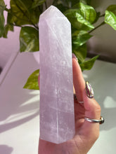 Load image into Gallery viewer, (D Dreamy Lilac) Lavender Quartz tower
