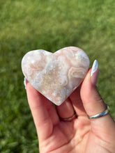 Load image into Gallery viewer, Flower Agate heart R
