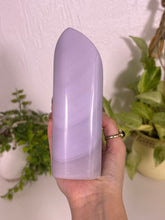 Load image into Gallery viewer, Lavender Flourite freeform
