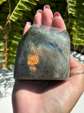 Load image into Gallery viewer, Labradorite G
