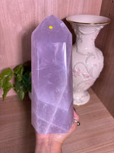 Load image into Gallery viewer, (K 4.5lbs Lavender milk) Lavender Quartz Tower
