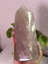 Load image into Gallery viewer, (E Dusty Rose) Rose Quartz tower w/flash
