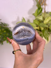 Load image into Gallery viewer, Druzy Agate Q

