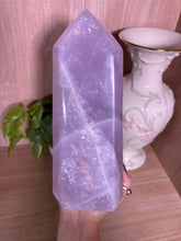 Load image into Gallery viewer, (K 4.5lbs Lavender milk) Lavender Quartz Tower
