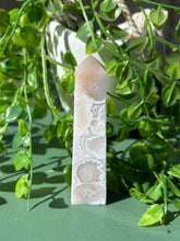 Load image into Gallery viewer, Flower Agate tower W

