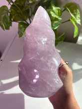 Load image into Gallery viewer, (T 2.1 lbs) Lavender Quartz flame W/flash
