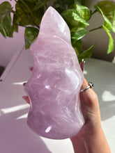 Load image into Gallery viewer, (T 2.1 lbs) Lavender Quartz flame W/flash
